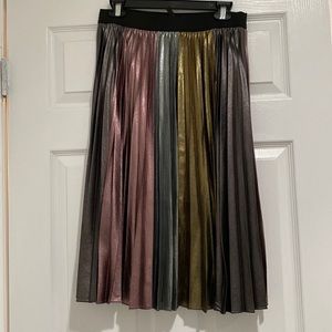 Metallic pleated BCBG skirt never worn
